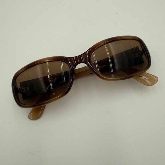 Bundle 2 Pairs Ladies Fashion Sunglasses, Guess and Nine & Company - Picture 4 of 6